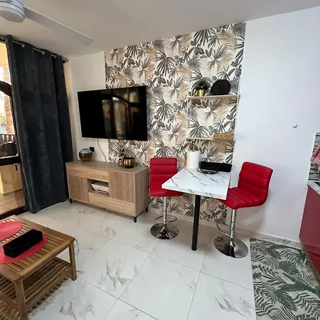 Brisas Marina 公寓